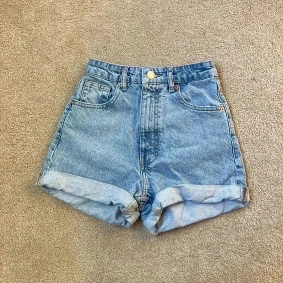 Zara high rise light wash jean shorts in size 0 - Picture 1 of 5